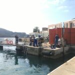 equipo realizando el anclaje de una cámara subacuátuca en el puerto de cartagena